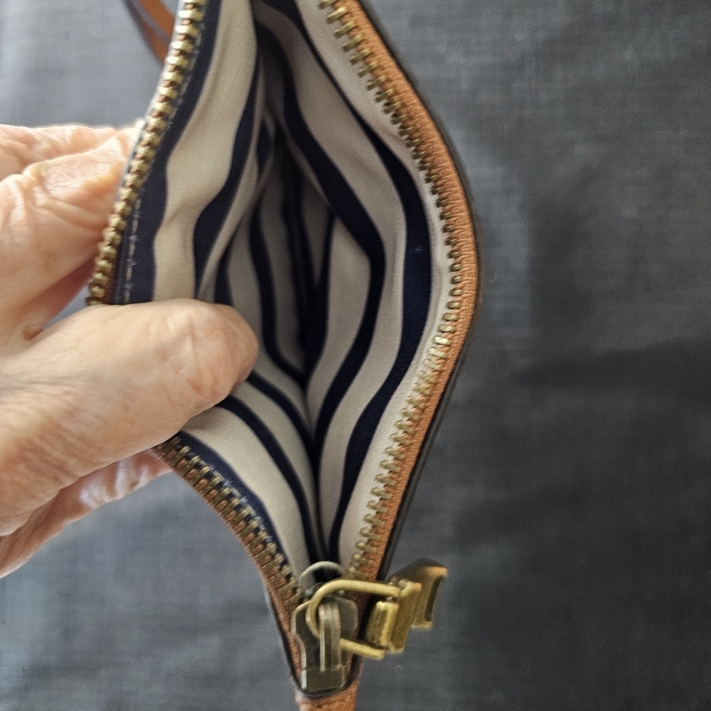 Splendid Wristlet - Picture 3 of 5